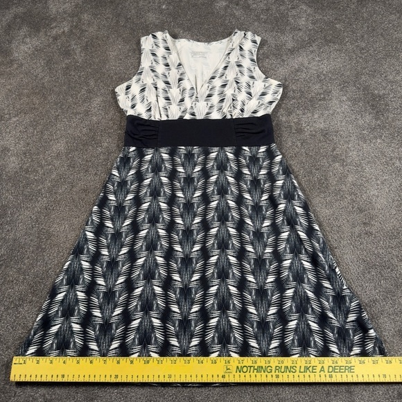 Patagonia Margot 2 Dress - Women's Size Medium. - Picture 9 of 9